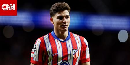 "ولا بـ200 مليون".. رئيس أتلتيكو مدريد يغلق الباب بوجه برشلونة بشأن ألفاريز