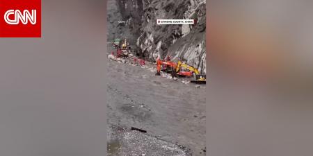 نبأ عاجل .. شاهد.. فرق صينية تعيد بناء طريق قرب الحدود النيبالية بعد فيضانات مميتة - بوابة مصر الجديدة