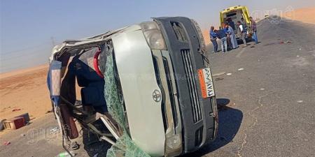 إصابة 6 أشخاص، رفع آثار حادث انقلاب ميكروباص بحدائق القبة