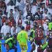 "رمي اللاعبين بالأيفون".. ما حقيقة الصورة المتداولة لمباراة الإمارات وقطر؟