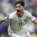 تصرف لافت من لاعبي منتخب الأردن تجاه يزن النعيمات خلال مباراة السعودية