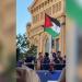 لامين يامال يلوّح بالعلم الفلسطيني خلال احتفالات برشلونة باللقب