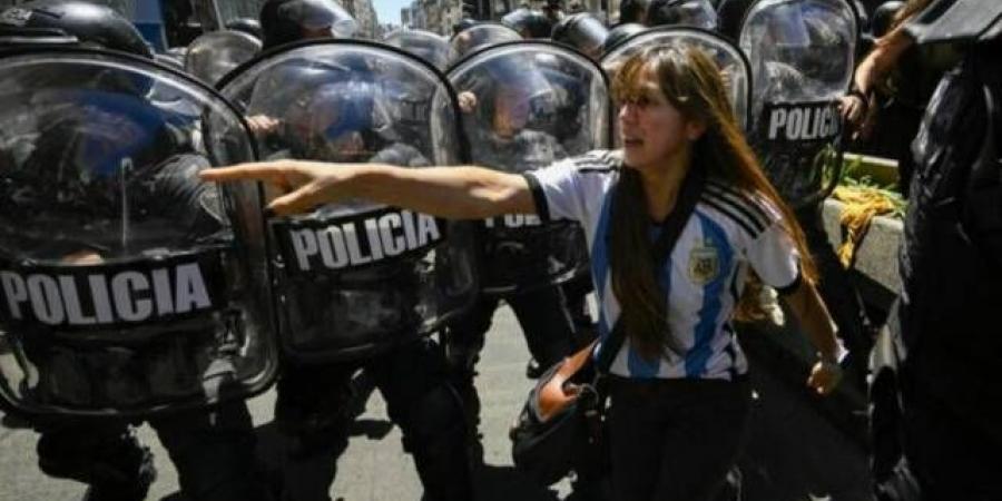 إضراب في الأرجنتين.. والحكومة تخصم يومًا من راتب المحتجين