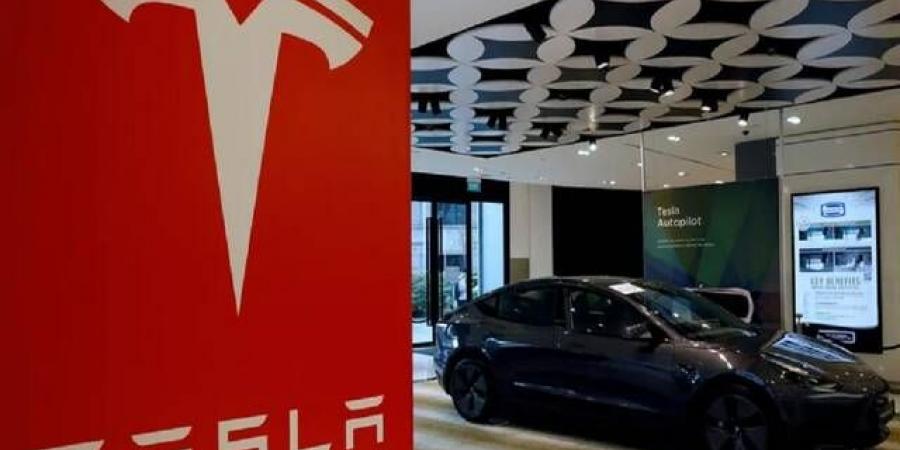 مبيعات "تسلا" تتراجع في أوروبا وسط منافسة متزايدة وتحديات تنظيمية