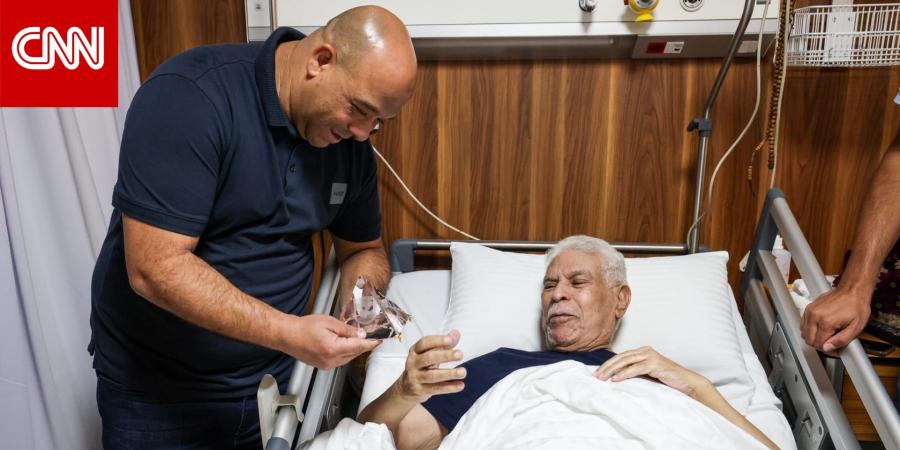 مصر.. ما الهدية التي قدمها وفد النادي الأهلي إلى حسن شحاتة في المستشفى؟