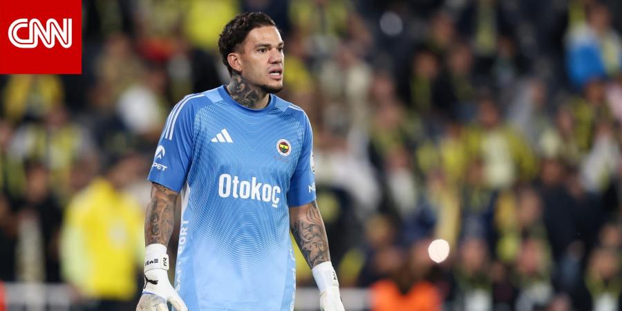 تصرف "غير متوقع" من إيدرسون بعد رمي جماهير بشكتاش عُلب المياه عليه