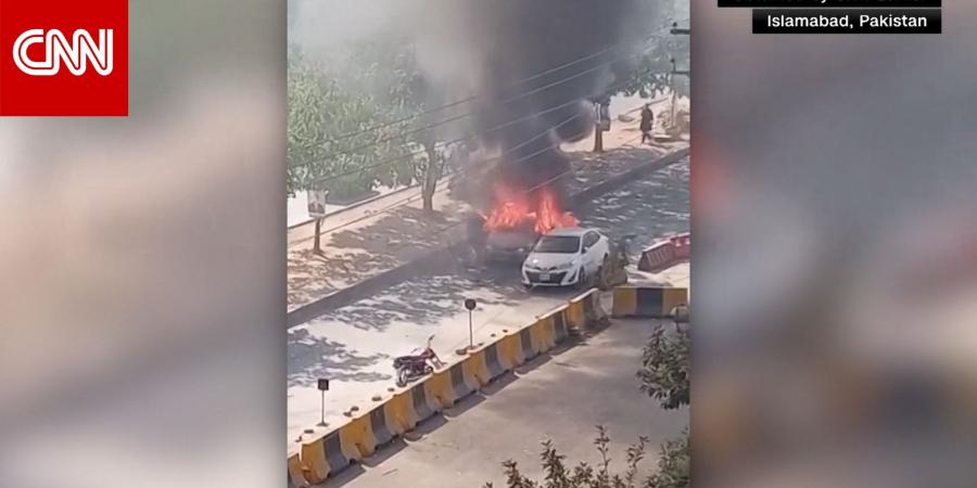 اللحظات الأولى بعد انفجار مميت وقع خارج محكمة بإسلام آباد بباكستان