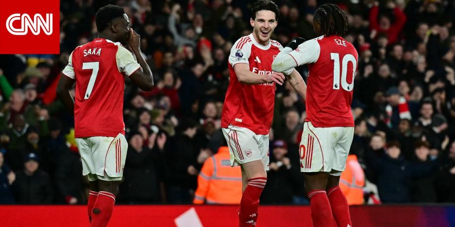 "الفيل على الشجرة".. تدوينة حساب البريميرليغ تثير جدلاً عن صدارة أرسنال