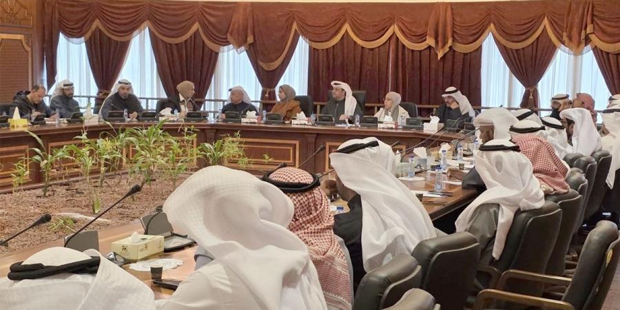 عيسى: ندرس مقترح «التربية» إسناد المقاصف المدرسية إلى «التعاونيات»