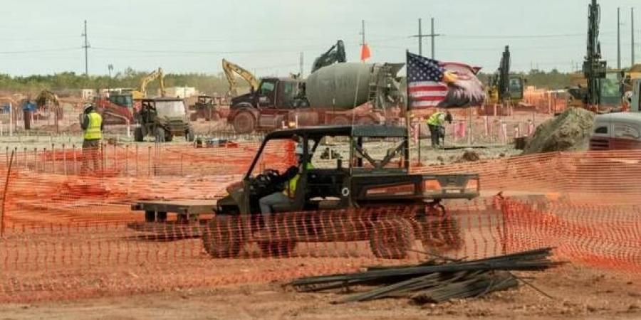 أوراكل يهوي 5% بعد تعثر تمويل مركز بيانات ميشيغان