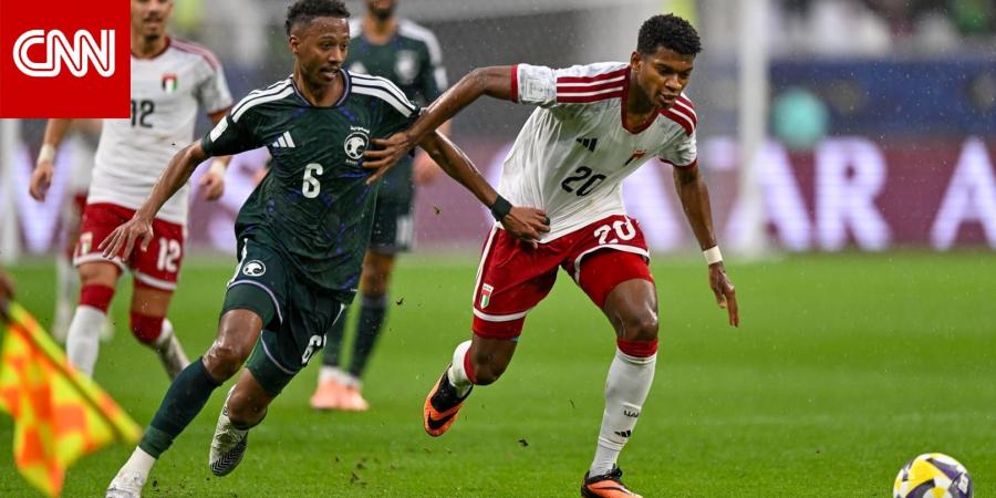 مباراة السعودية والإمارات.. الأمطار الغزيرة في قطر تؤجّل انطلاق الشوط الثاني