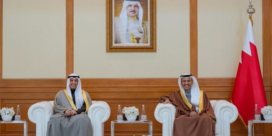 المطيري ونظيره البحريني يبحثان تعزيز التعاون بين البلدين