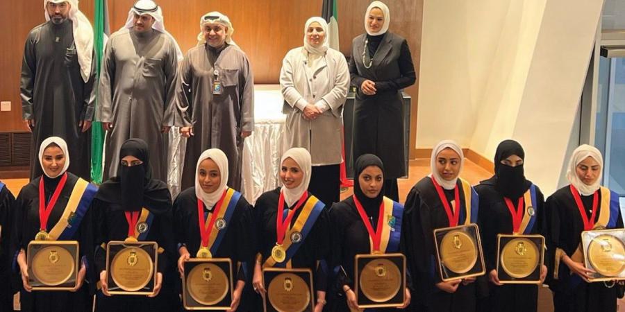 «التربية العملية» يكرِّم المتميزات في تخصص الرياضيات