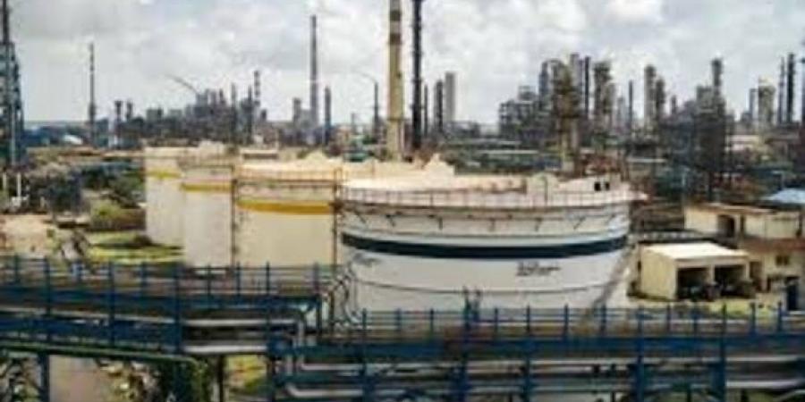 روسيا تتجه لخفض إنتاجها النفطي بعد ضربات أوكرانية