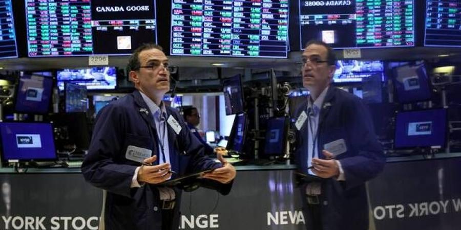 تباين أداء الأسهم الأمريكية وسط هدنة هشة وبيانات التضخم