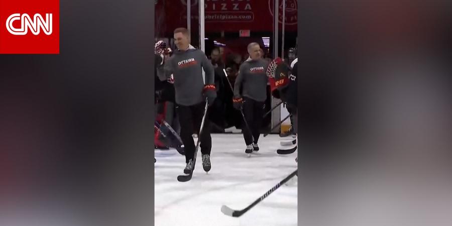 شاهد.. رئيس وزراء كندا ورئيس فنلندا يلعبان هوكي الجليد