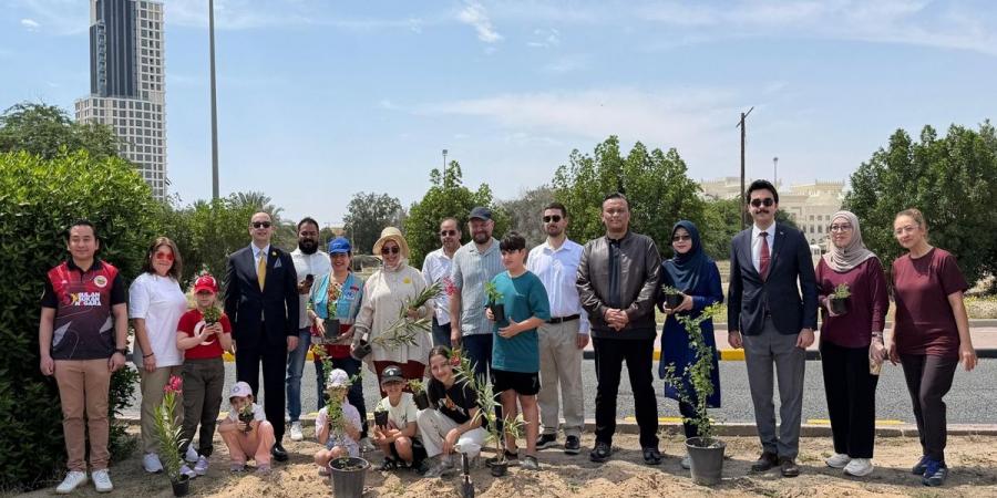 مبادرة تشجير رمزية في المنطقة الدبلوماسية