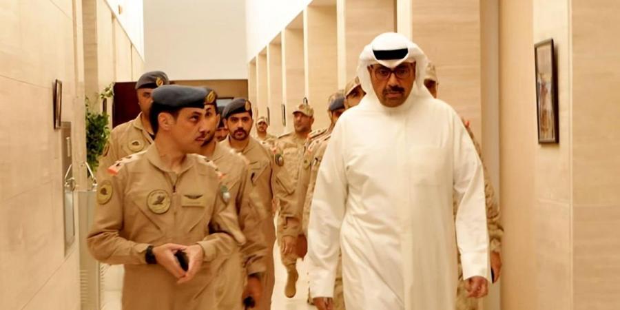 وزير الدفاع يتفقد عددًا من المواقع التابعة للقوة الجوية