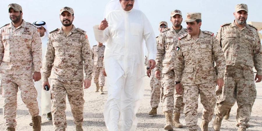 وزير الدفاع يتفقد عدداً من القواعد والمواقع العسكرية بمناسبة عيد الأضحى