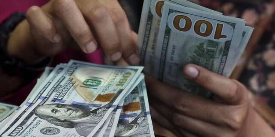 الدولار يتراجع من أعلى مستوياته مع وقف إيران هجماتها