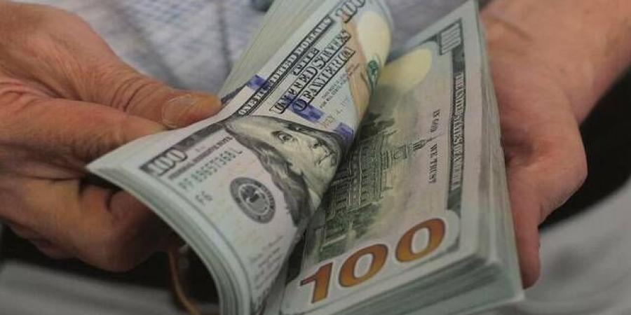 الدولار يتعافى واليورو والإسترليني يتراجعان قبيل محضر الفيدرالي