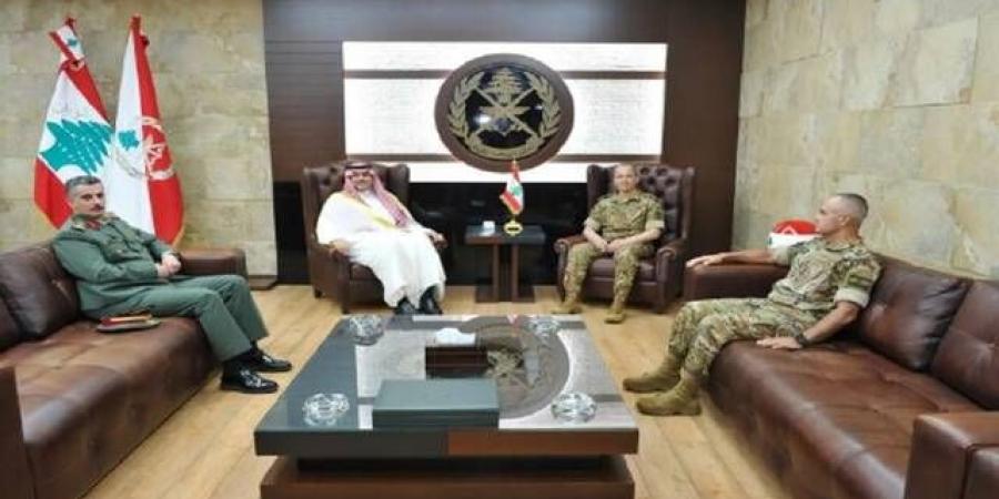 السفير السعودي لدى لبنان يبحث التعاون العسكري مع قائد الجيش اللبناني
