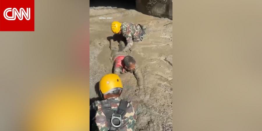نبأ عاجل .. شاهد.. ناجون يزحفون وسط الوحل لحظة إنقاذهم من نفق محطة كهرومائية في نيبال - بوابة مصر الجديدة